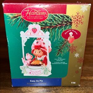 2005 Carlton -Easy as Pie- Strawberry Shortcake Ornament   Christmas